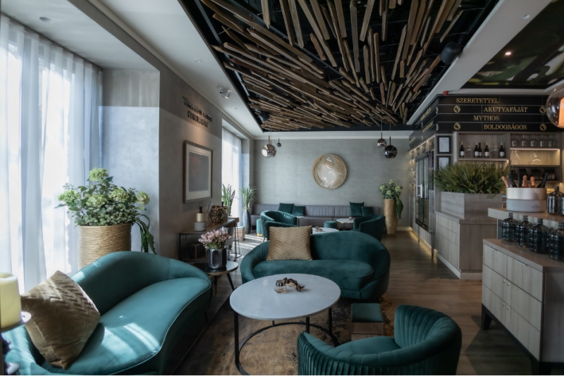 Megnyitott a Boldogságos bár