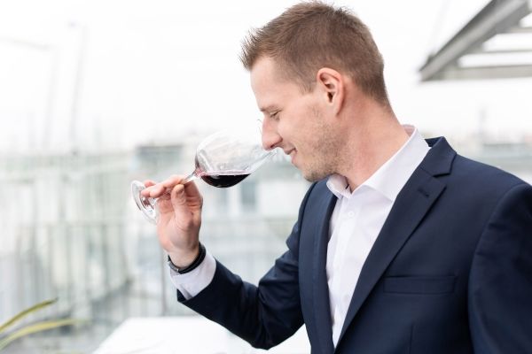 Fiatal sommelier a St. Andrea Wine&Skybar élén: Berényi Oszvald új pezsgést ígér
